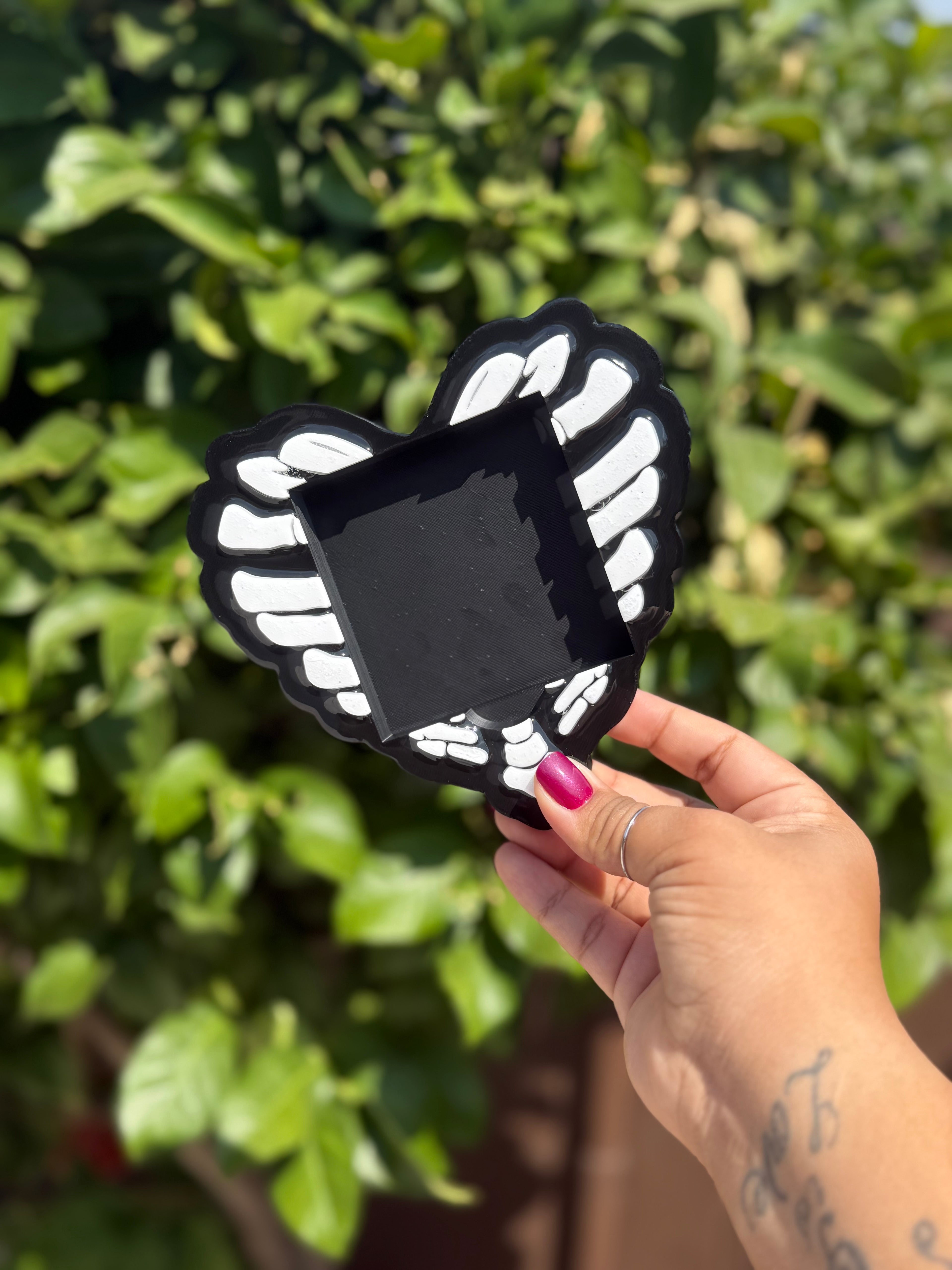Black Heart Skeleton Sticky Note Holder