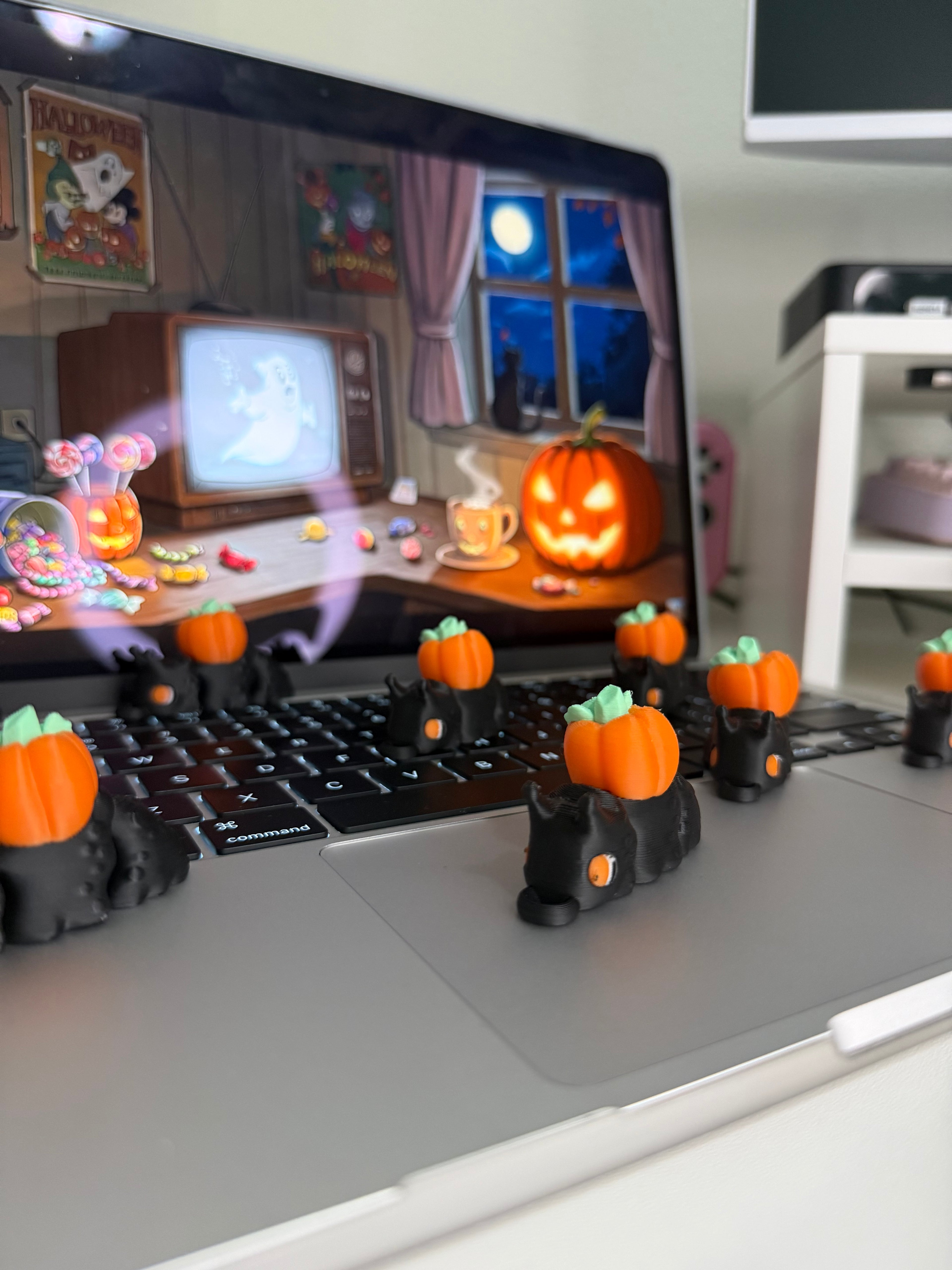 Cozy Creeps — Pumpkin Snails