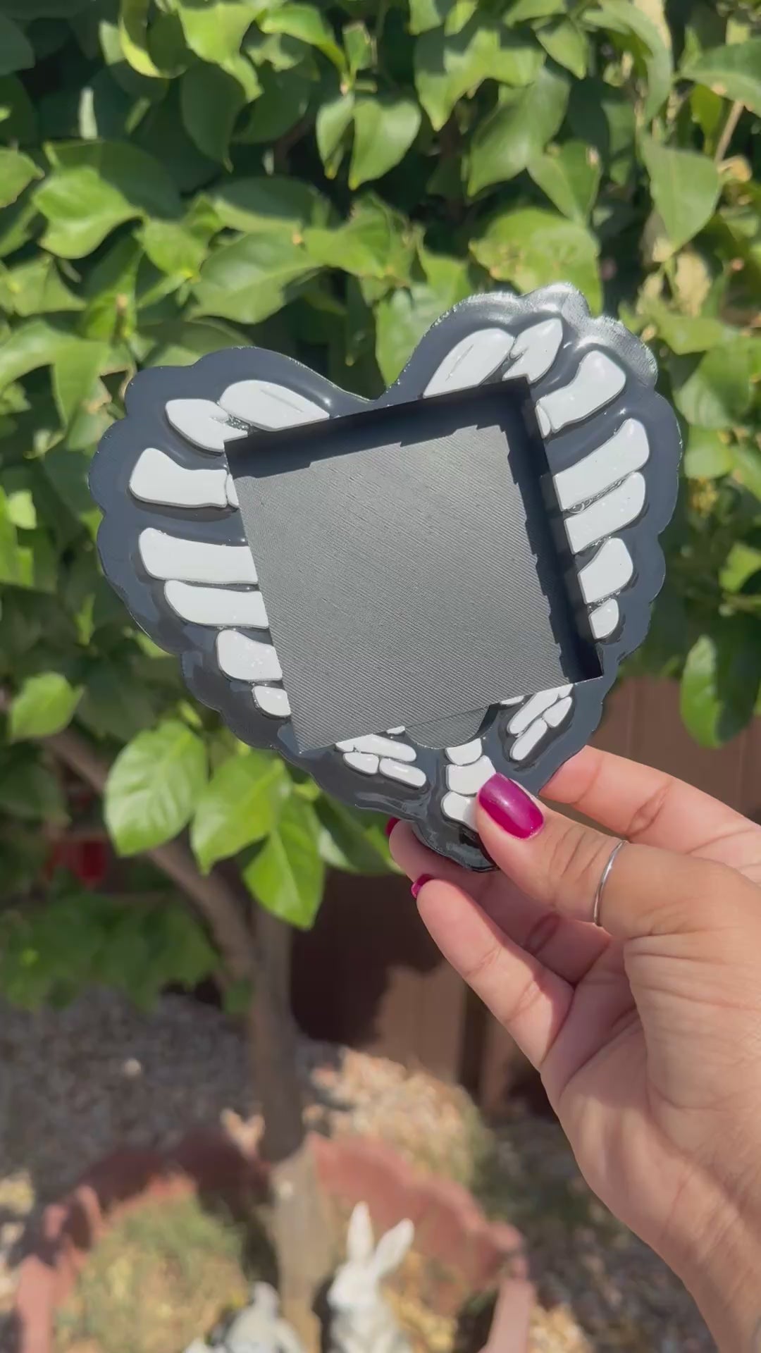Black Heart Skeleton Sticky Note Holder